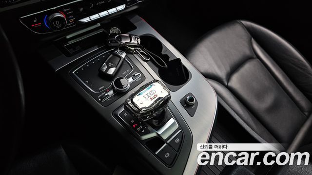 Audi Q7 2019 — photo 12