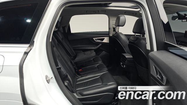 Audi Q7 2019 — photo 17