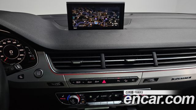 Audi Q7 2019 — photo 20