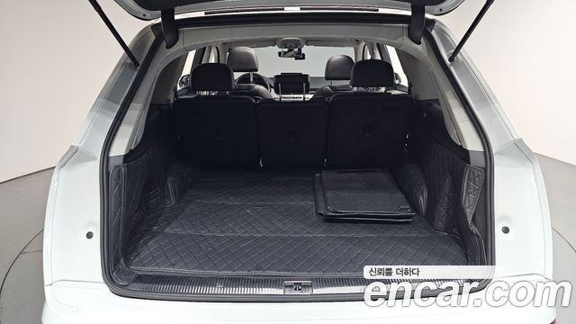 Audi Q7 2019 — photo 26