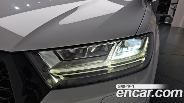Audi Q7 2019 — photo 8