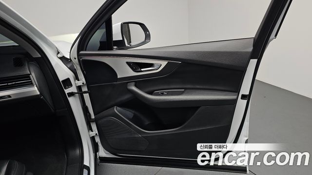 Audi Q7 2019 — photo 14