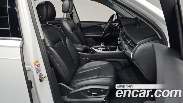 Audi Q7 2019 — photo 16