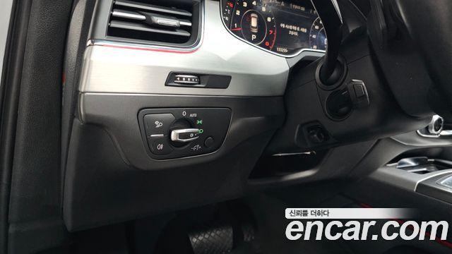 Audi Q7 2019 — photo 30