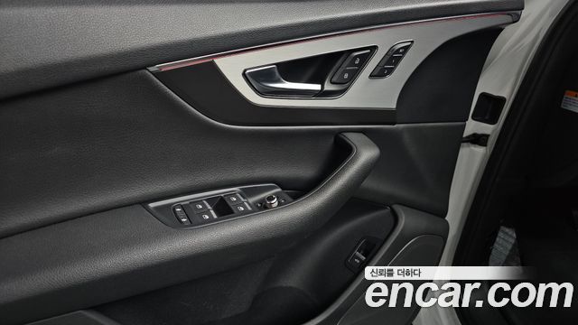 Audi Q7 2019 — photo 34