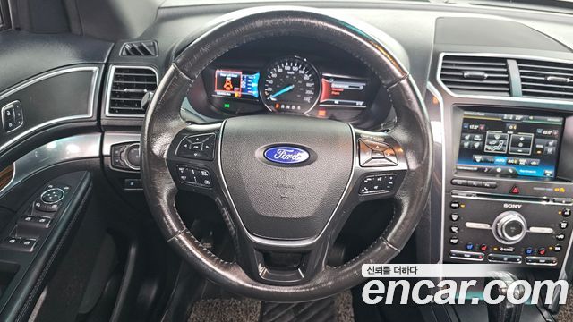 Ford Explorer 2016 — photo 13