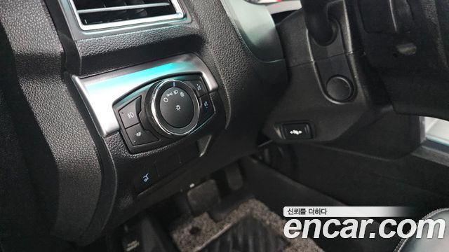 Ford Explorer 2016 — photo 16
