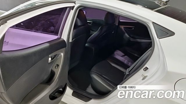Hyundai AVANTE 2013 — photo 8