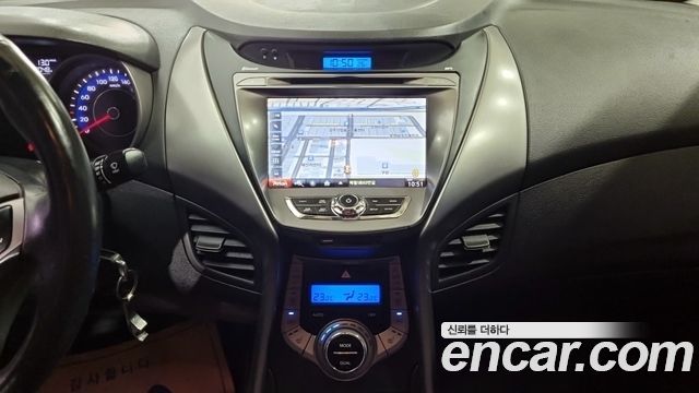 Hyundai AVANTE 2013 — photo 10