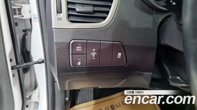 Hyundai AVANTE 2013 — photo 13