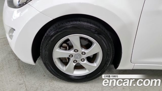 Hyundai AVANTE 2013 — photo 18