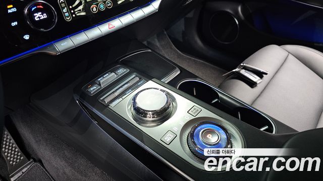 Genesis GV70 2021 — photo 12
