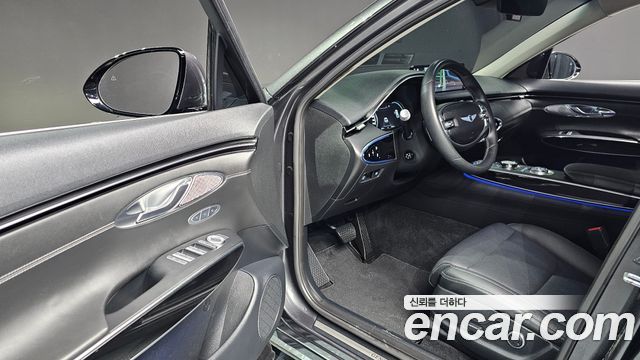 Genesis GV70 2021 — photo 16