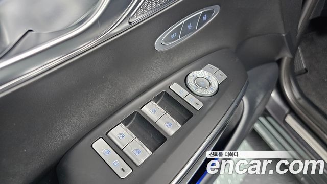 Genesis GV70 2021 — photo 27