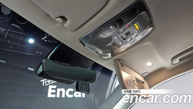 Genesis GV70 2021 — photo 32