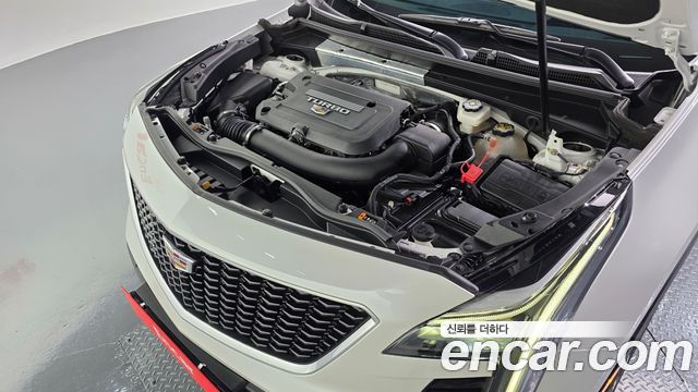 Cadillac XT4 2023 — photo 6