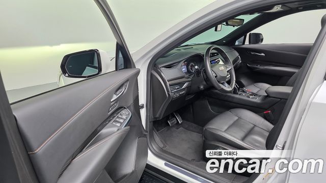 Cadillac XT4 2023 — photo 13