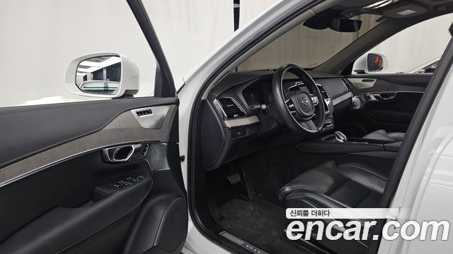 Volvo XC90 2023 — photo 13