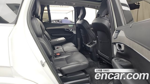 Volvo XC90 2023 — photo 17