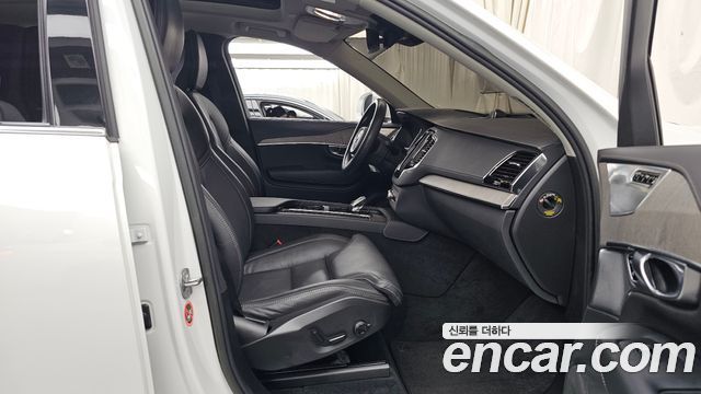 Volvo XC90 2023 — photo 18