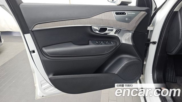 Volvo XC90 2023 — photo 14