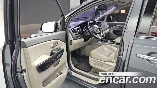 Kia Canival 2016 — photo 10