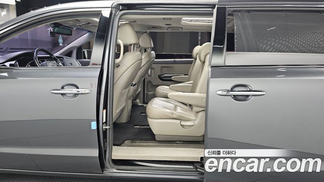 Kia Canival 2016 — photo 11