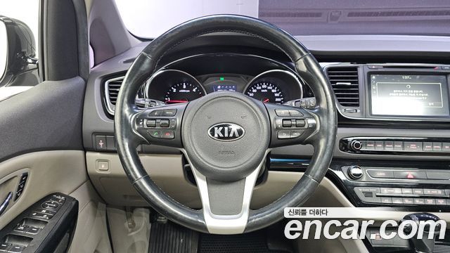 Kia Canival 2016 — photo 13