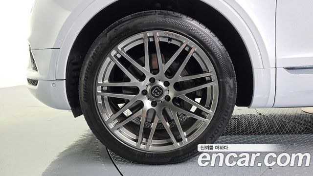 Bentley Bentayga 2018 — photo 5