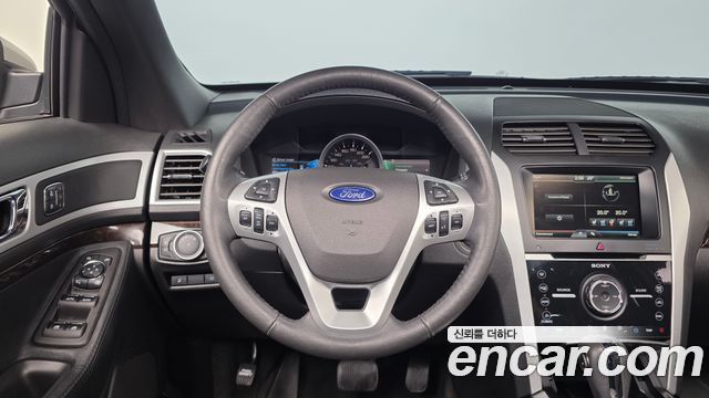 Ford Explorer 2015 — photo 13
