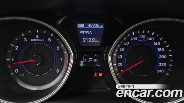 Hyundai AVANTE 2013 — photo 8