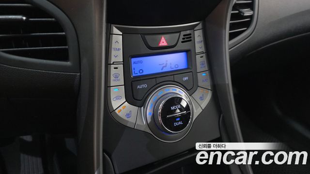 Hyundai AVANTE 2013 — photo 17