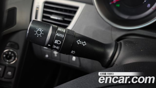 Hyundai AVANTE 2013 — photo 19