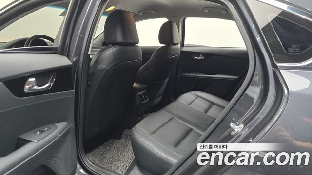 Kia K3 2022 — photo 17