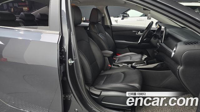 Kia K3 2022 — photo 16