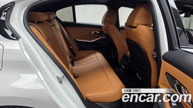 BMW 3-Series 2025 — photo 18