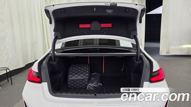 BMW 3-Series 2025 — photo 26