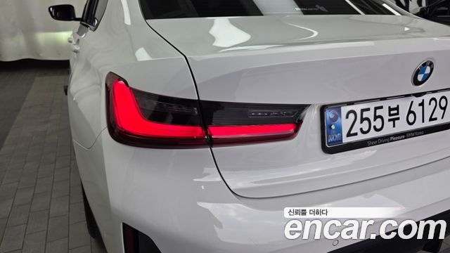 BMW 3-Series 2025 — photo 9