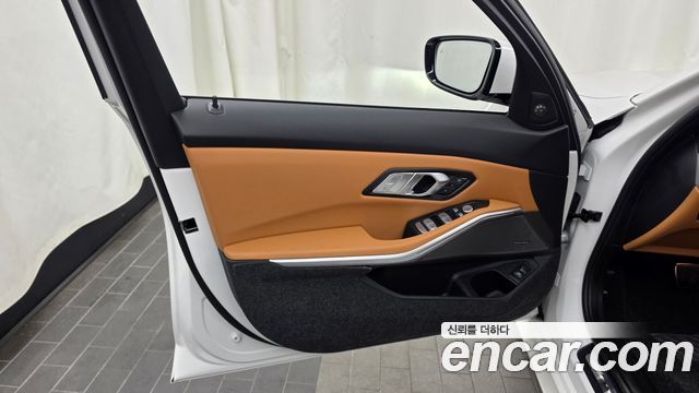BMW 3-Series 2025 — photo 14