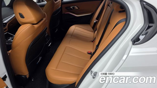 BMW 3-Series 2025 — photo 16