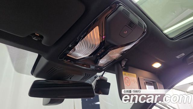 BMW 3-Series 2025 — photo 32