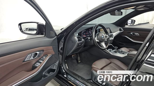 BMW 3-Series 2022 — photo 10