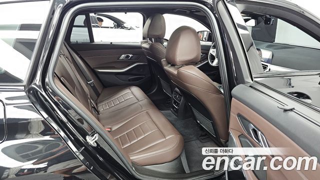 BMW 3-Series 2022 — photo 12