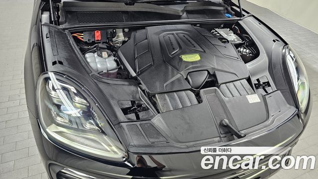 Porsche Cayenne 2023 — photo 6
