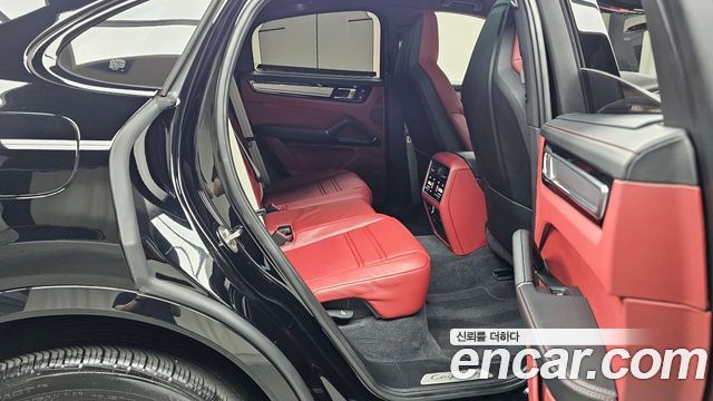 Porsche Cayenne 2023 — photo 11