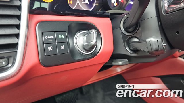 Porsche Cayenne 2023 — photo 17