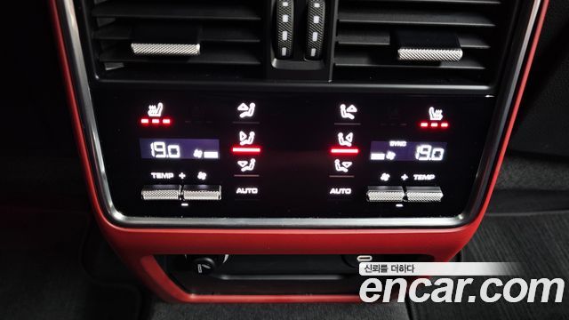 Porsche Cayenne 2023 — photo 18