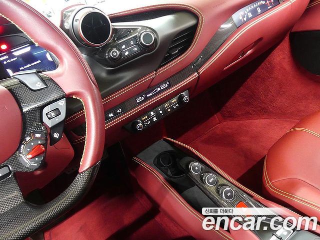 Ferrari F8 2021 — photo 13