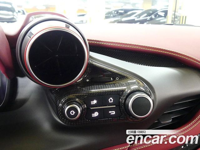 Ferrari F8 2021 — photo 14