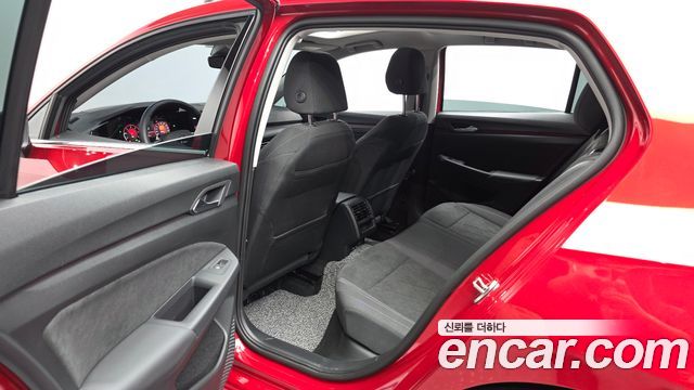 Volkswagen Golf 2024 — photo 16